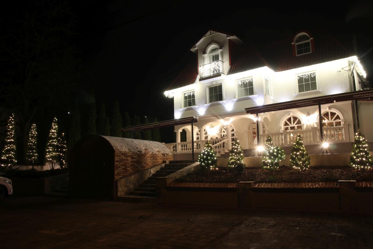 미슈콜츠 Szekely Kuria B&B 외부 사진
